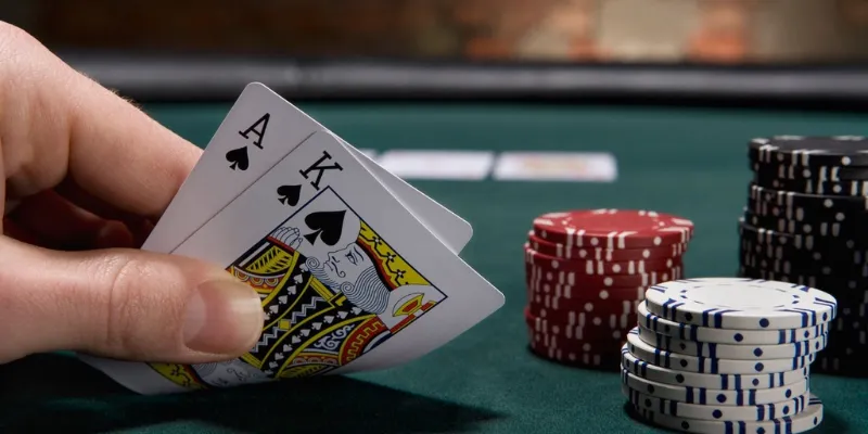 Hướng dẫn luật chơi Poker Texas Hold'em online cho người mới